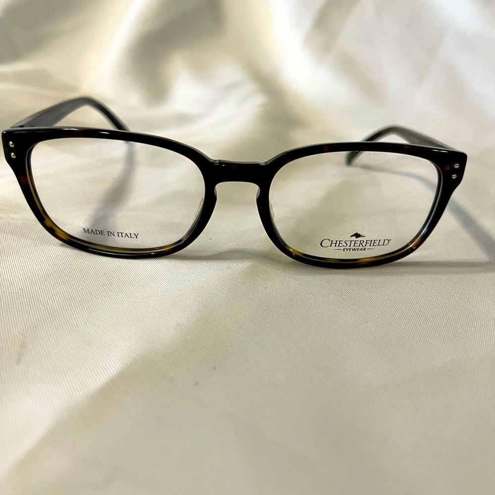 Chesterfield eyeglass
